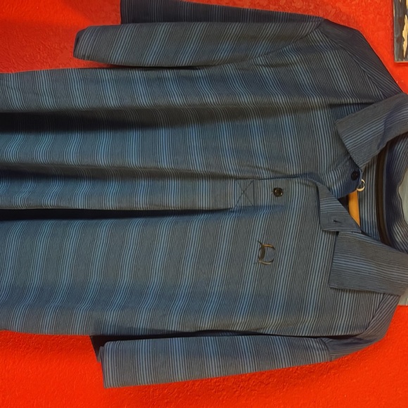 Nice polo cinch hardly worn. Sitting in closet - Picture 2 of 4